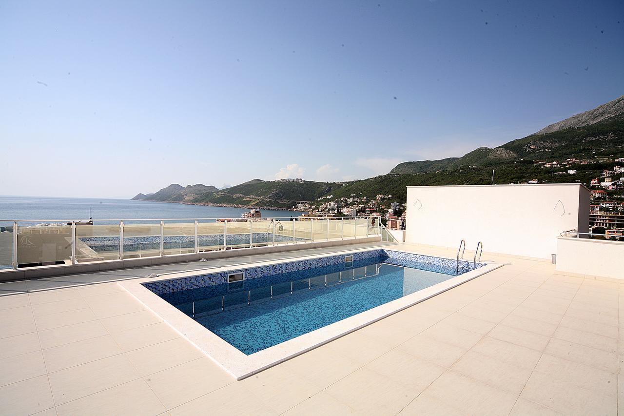 Sea Star Apartment Dobra Voda Buitenkant foto