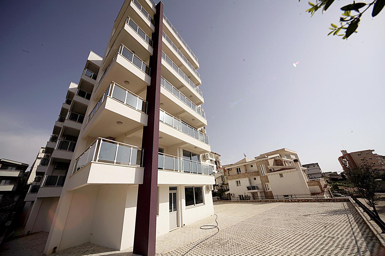 Sea Star Apartment Dobra Voda Buitenkant foto