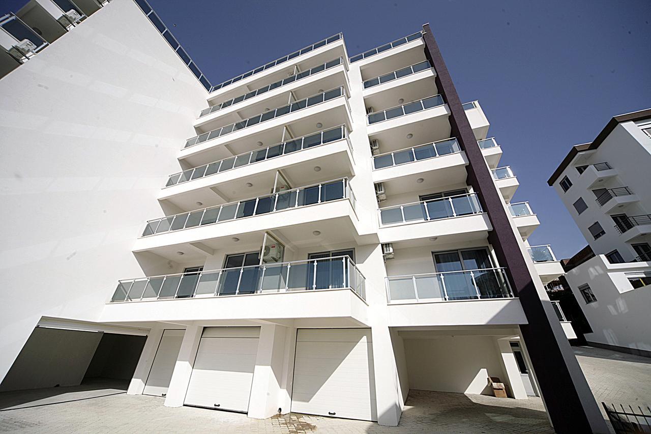 Sea Star Apartment Dobra Voda Buitenkant foto