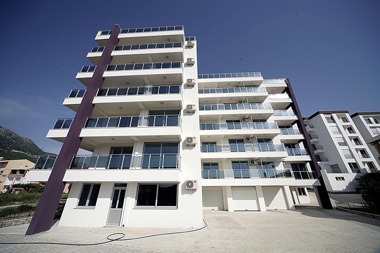Sea Star Apartment Dobra Voda Buitenkant foto