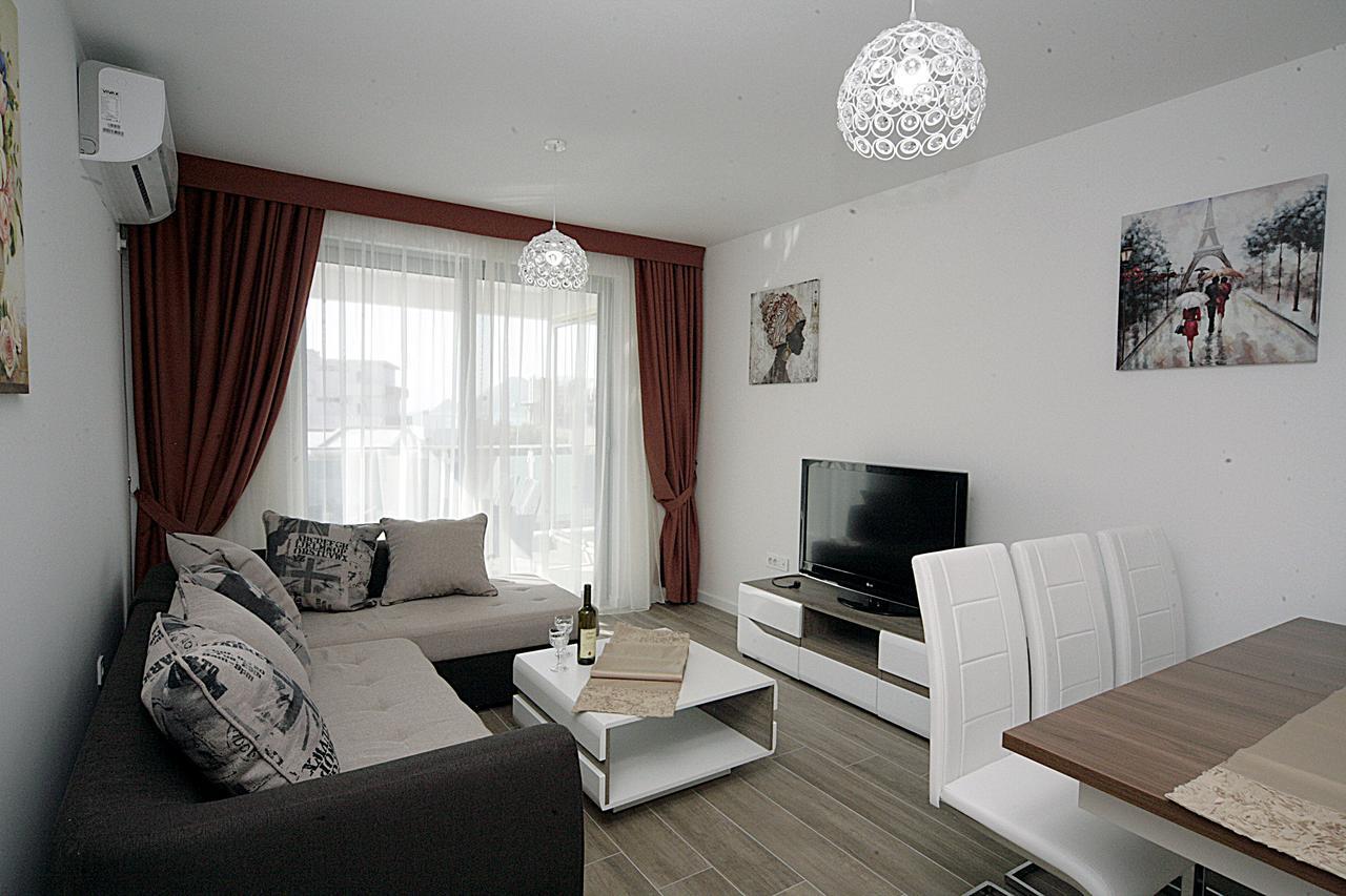 Sea Star Apartment Dobra Voda Buitenkant foto