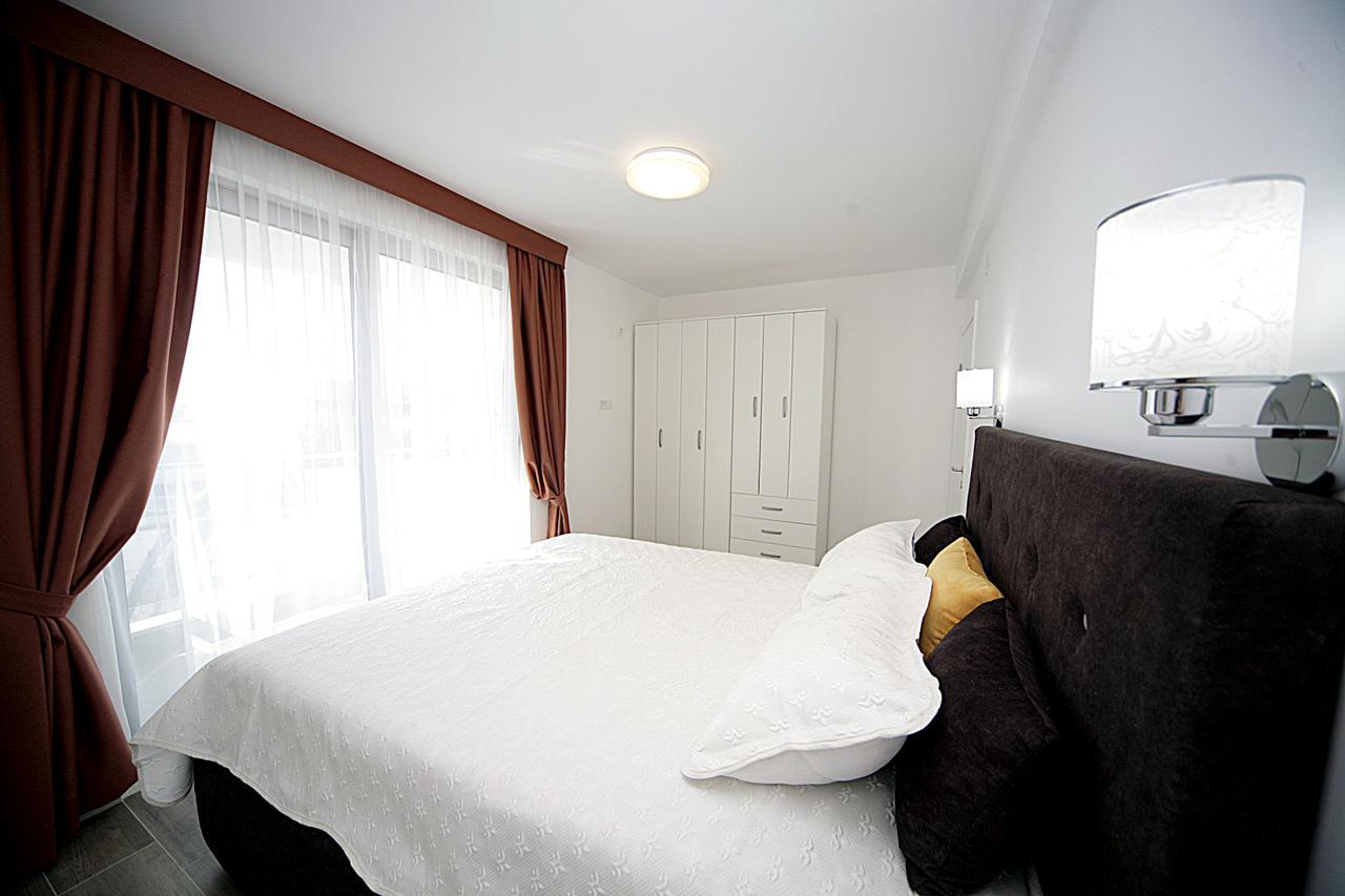 Sea Star Apartment Dobra Voda Buitenkant foto