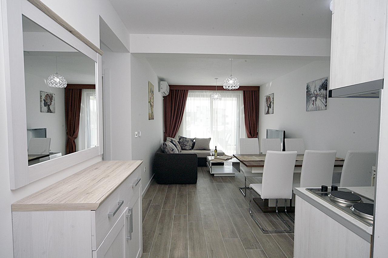 Sea Star Apartment Dobra Voda Buitenkant foto