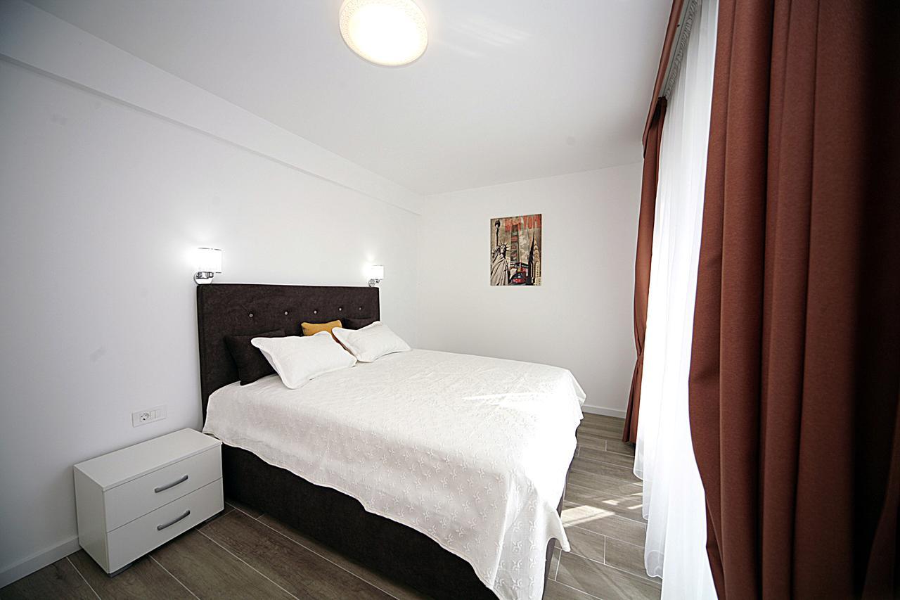Sea Star Apartment Dobra Voda Buitenkant foto
