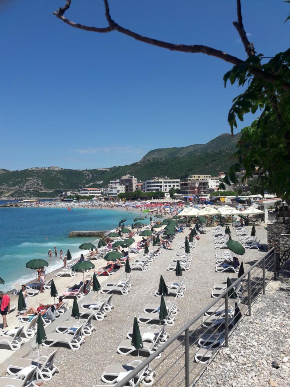 Sea Star Apartment Dobra Voda Buitenkant foto